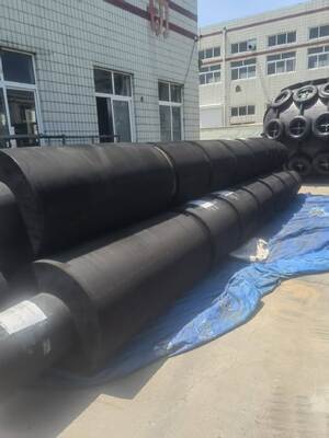 Low Maintenance Tugboat Roller Fenders Height 200mm 450mm Designed to Reduce Maintenance Costs and Enhance Tugboat Safety