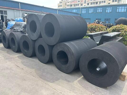 Weather Resistance Cylindrical Rubber Fenders Featuring High Energy Absorption Suitable for Tugboats Barges and Cargo Ships